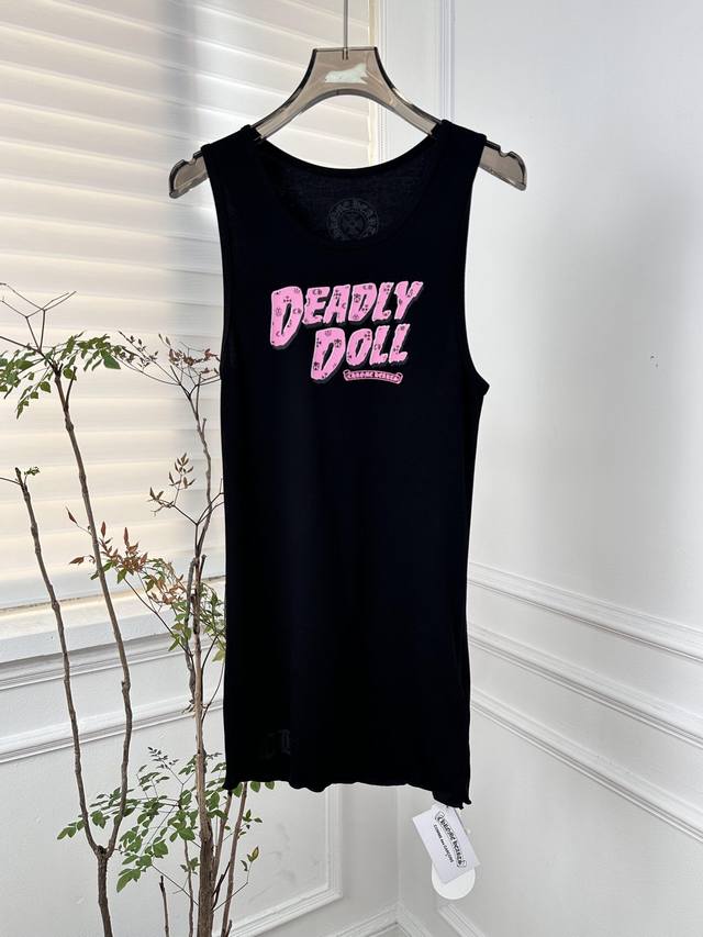 Deadly*24春季新品 粉色英文印花黑色背心裙 随意搭配都超好看 版型设计很细节 显的身材比例超好 完美做工品质看细节 Sml